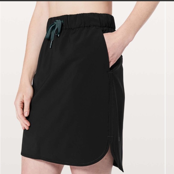 Lululemon On The Fly Skirt, Size 6, NWT - Picture 3 of 5